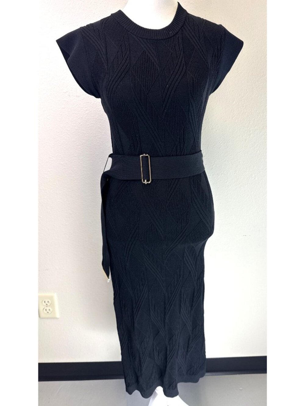 Vince Camuto Sleeveless Black Knit Midi Dress Textured Pattern Adjustable Belt